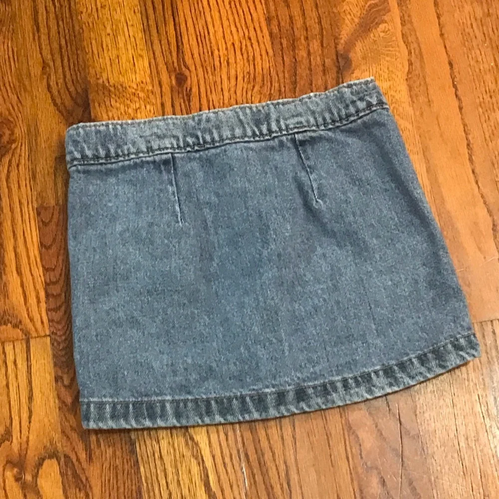 Old Navy Blue Jean Denim Skirt Girls 4 / 5 XS Extra Small Snap Close Pockets